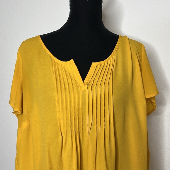 Torrid size 0 yellow flowy blouse - Picture 3 of 10